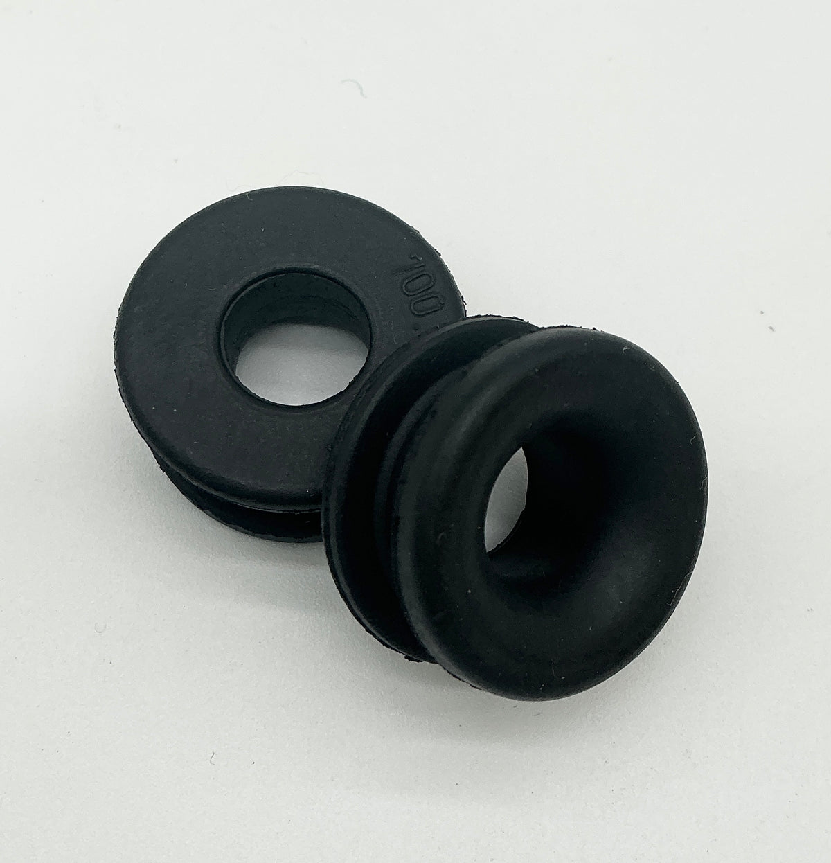 Airbox rubber grommet. The bit the tank front mount slides into. 748 916 996 998