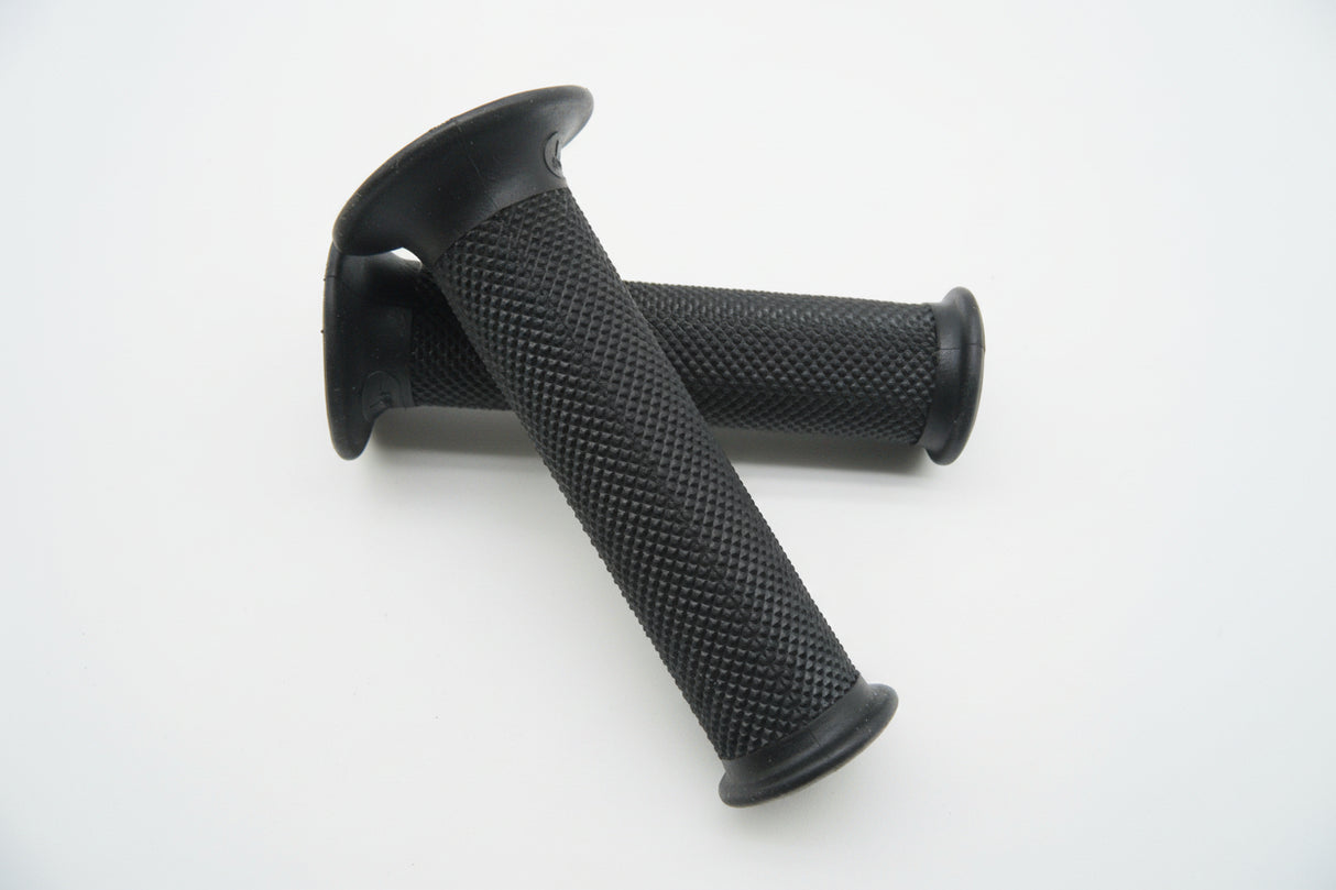 Original grips- Monster Paso SS Sport 851 888. Plus more replaces 36140031A