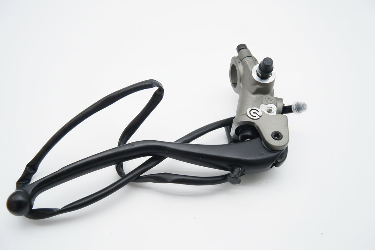 Brembo radial brake master. 18mm. OEM fitment for Panigale, Triumph Yamaha, MV Augusta, Ducati,899 959 V2 Panigale. Replaces 62440862A