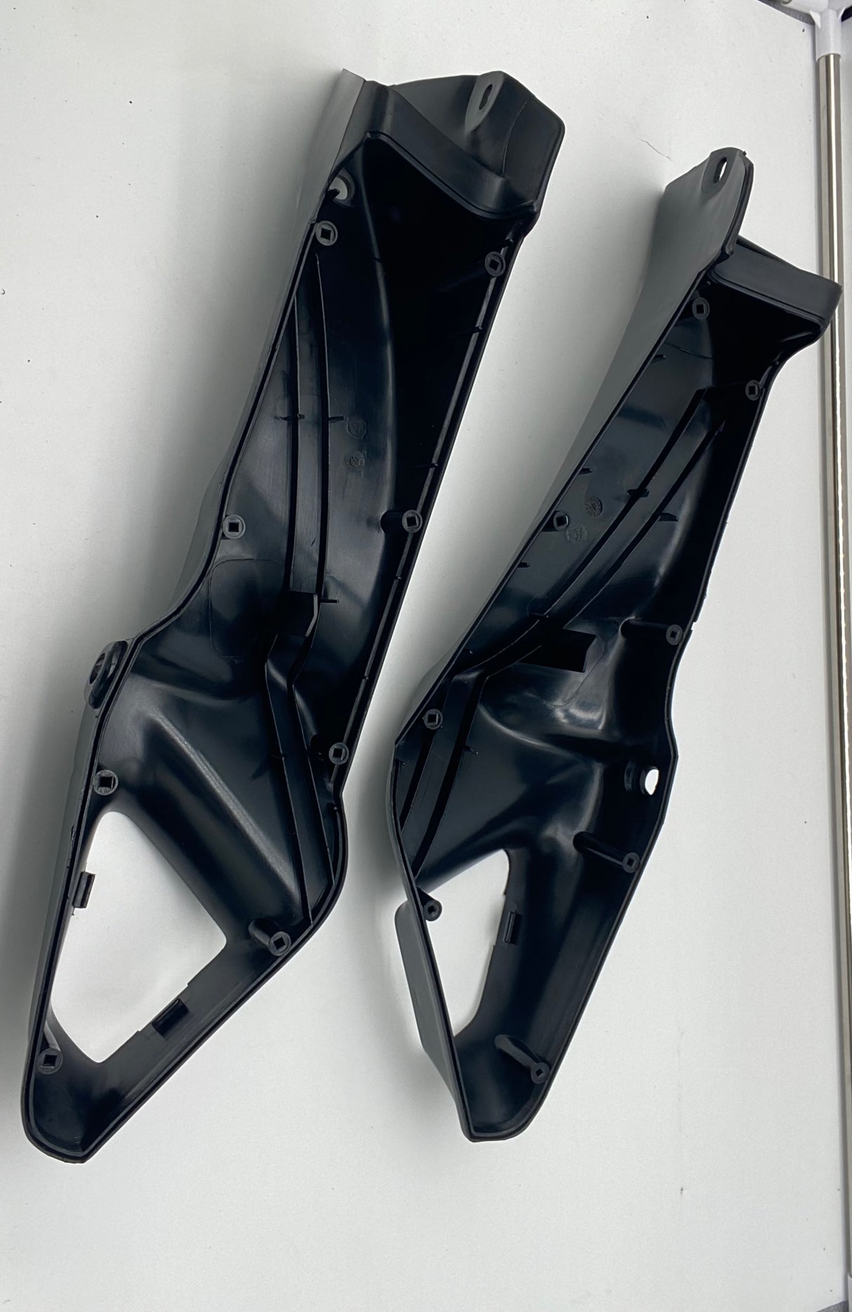 Airbox Intake Runners 748-996 Inners. Pair. Replaces 69923771A. New.