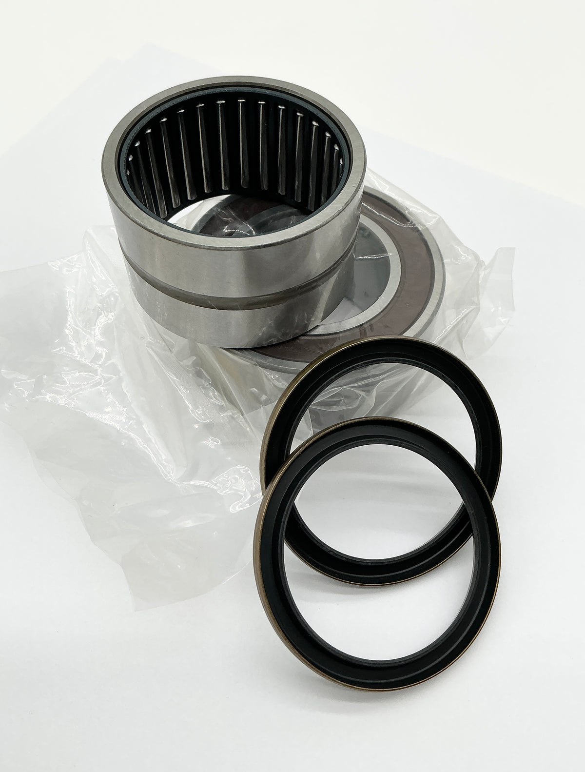 748 916 996 998 Rear Hub Bearing set + Seals kit. Hypermotard. Multistrada early models.