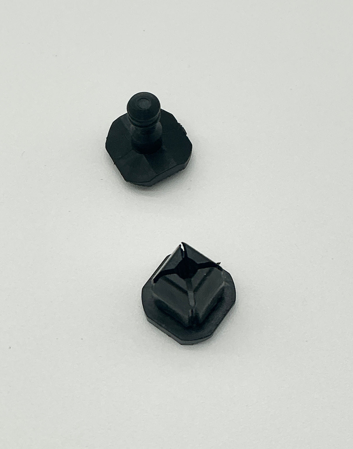 Fairing Quick fastener  replaces 85041101A. Hypermotard 796 1100. Fairing retainer.