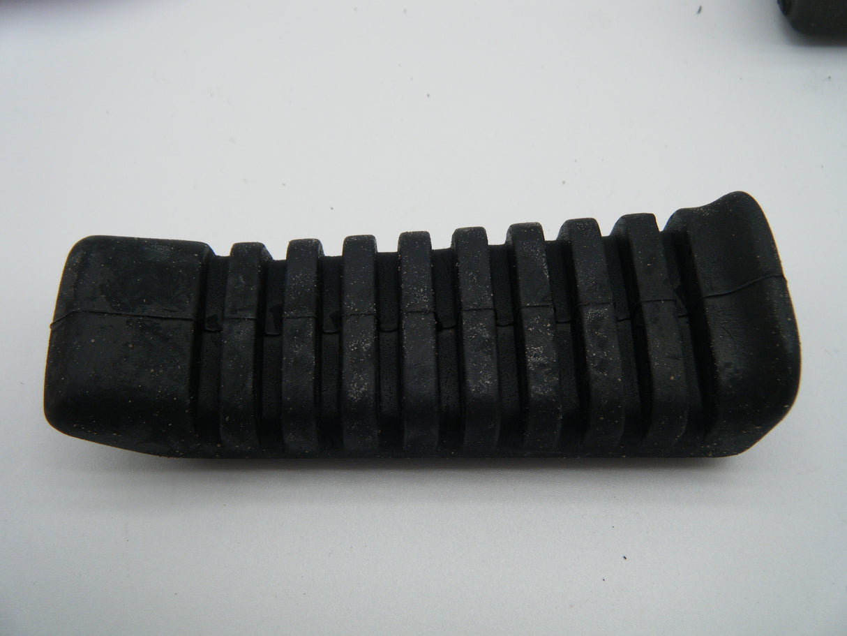 Footpeg Rubber New replaces. Foot peg rubber- 400SS, 851, 888, ST, Paso +