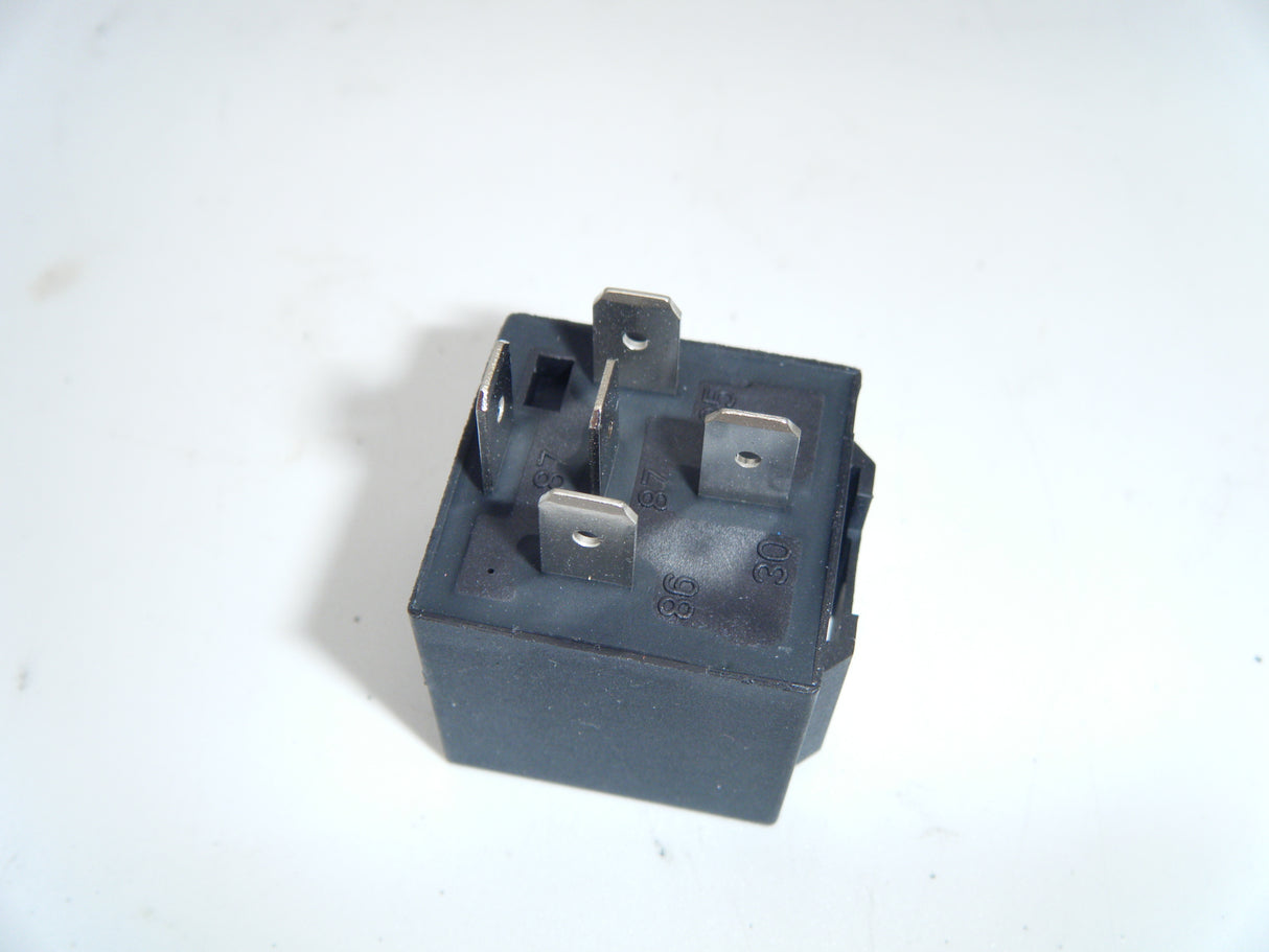 Ignition relay. Starter relay 5 pin Replaces the yellow one. replaces 28740141A. 40A