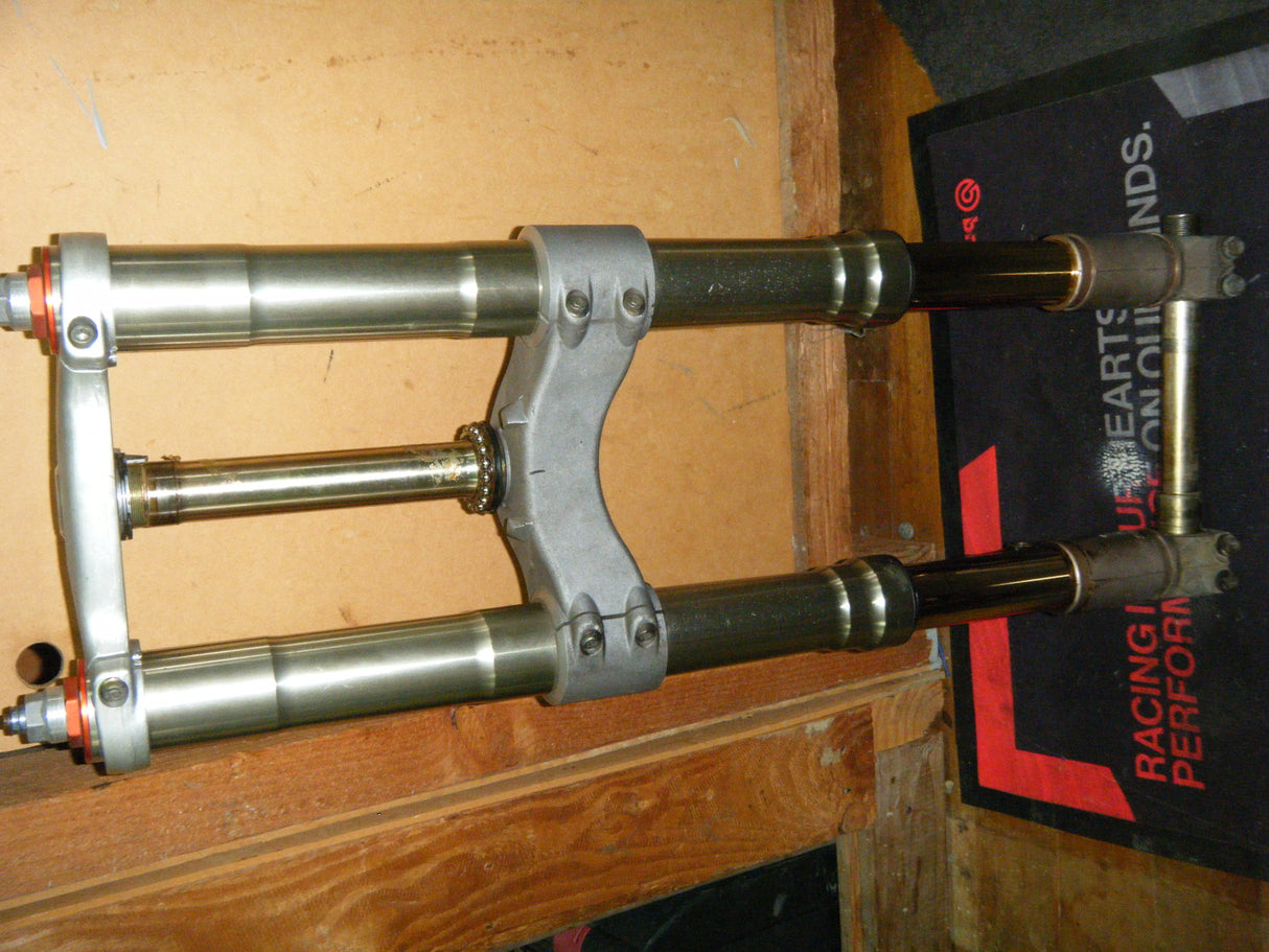 996 Forks. Showa. With the gold anodised sliders