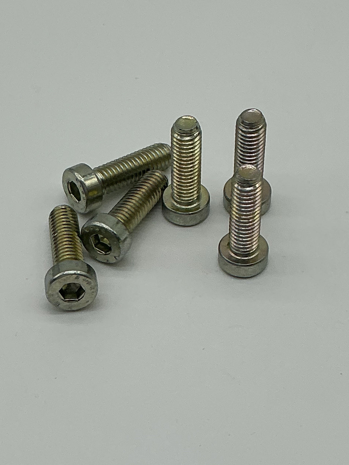 Fairing screw. M6 x 20 replaces 77350678B. Monster SS +. From 1993- now